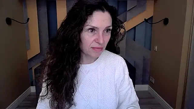 Snapshot of EllaLong chatting on February 28, 12:28 pm EllaLong online show from February 28, 12:28 pm