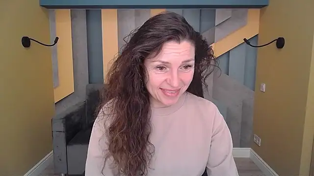 Snapshot of EllaLong chatting on March 7, 12:24 pm EllaLong online show from March 7, 12:24 pm