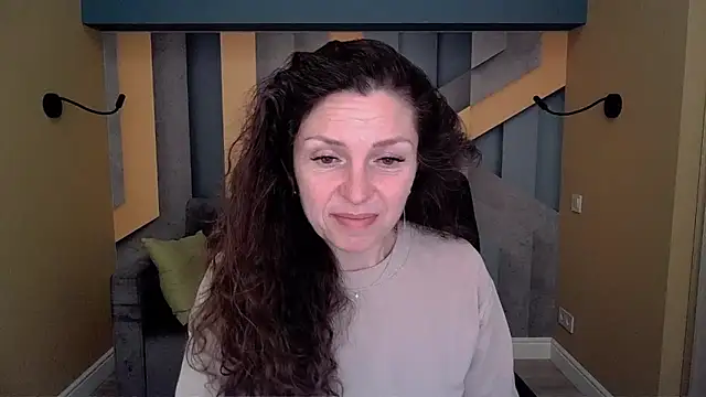 Snapshot of EllaLong chatting on March 13, 12:23 pm EllaLong online show from March 13, 12:23 pm