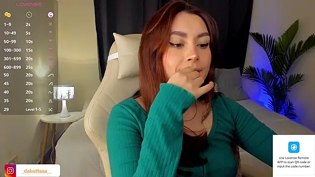 Snapshot of dakottaa_ chatting on December 6, 10:19 pm dakottaa online show from December 6, 10:19 pm