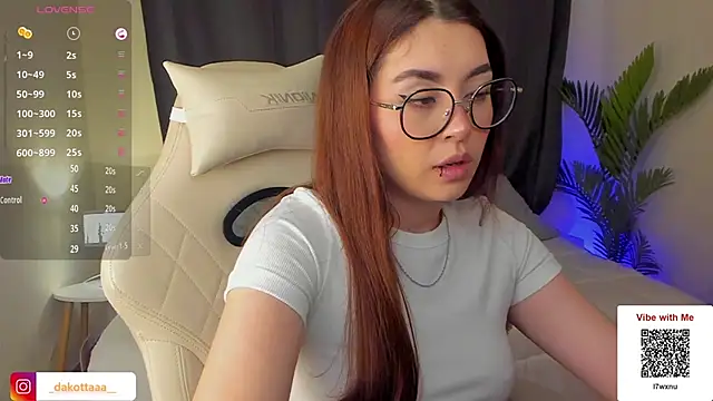 Snapshot of dakottaa_ chatting on February 10, 11:02 pm dakottaa online show from February 10, 11:02 pm