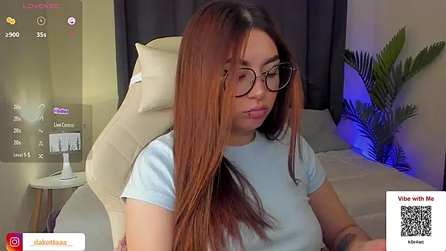 Snapshot of dakottaa_ chatting on February 18, 11:08 pm dakottaa online show from February 18, 11:08 pm