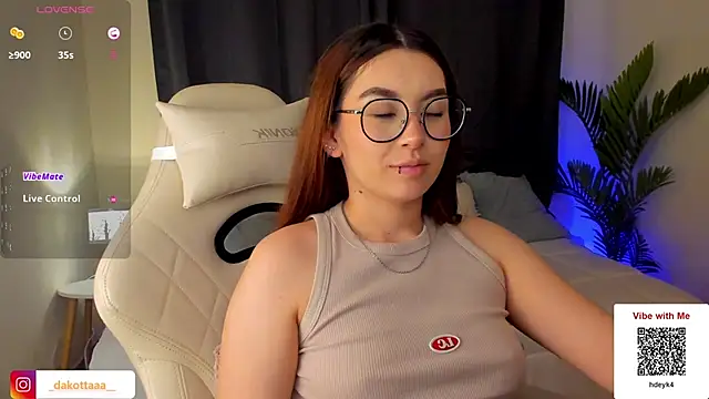 Snapshot of dakottaa_ chatting on March 7, 2:15 am dakottaa online show from March 7, 2:15 am