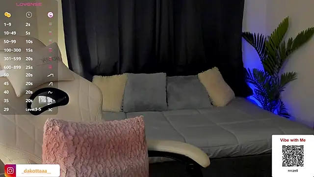 Snapshot of dakottaa_ chatting on March 18, 2:47 am dakottaa online show from March 18, 2:47 am