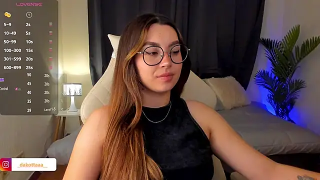 Snapshot of dakottaa_ chatting on September 18, 11:18 pm dakottaa online show from September 18, 11:18 pm