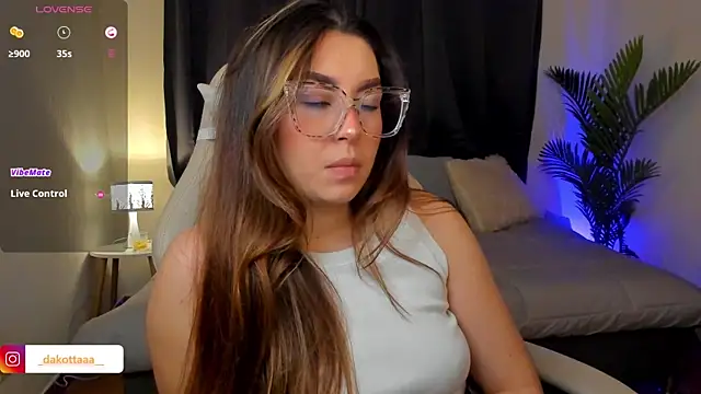 dakottaa  online show from November 19, 11:38 pm