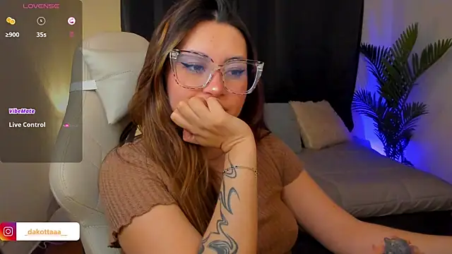 dakottaa  online show from November 29, 11:41 pm