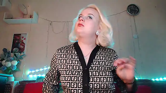 Snapshot of Karolina_love_ chatting on January 9, 3:44 pm Karolina love online show from January 9, 3:44 pm