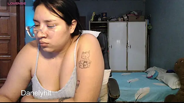 DanelyLopez online show from May 21, 3:13 am