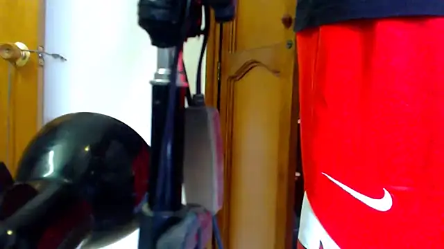 Snapshot of SelfSuck9inchs chatting on February 26, 9:05 pm SelfSuck9inchs online show from February 26, 9:05 pm