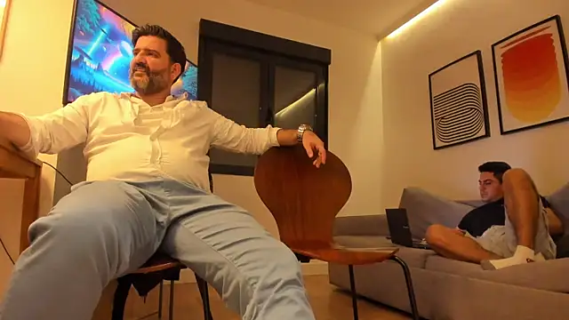 Snapshot of Maxi_TheBigDaddy chatting on December 8, 6:50 pm Maxi TheBigDaddy online show from December 8, 6:50 pm