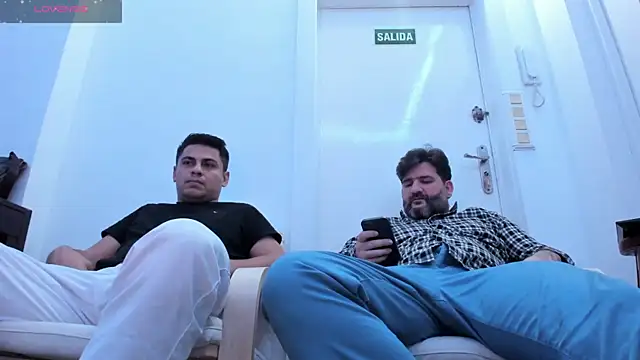 Snapshot of Maxi_TheBigDaddy chatting on December 26, 10:52 pm Maxi TheBigDaddy online show from December 26, 10:52 pm