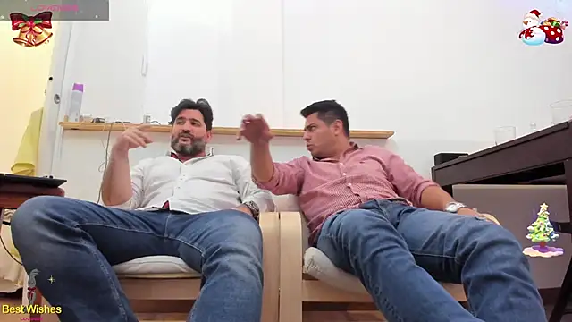 Snapshot of Maxi_TheBigDaddy chatting on December 28, 9:40 pm Maxi TheBigDaddy online show from December 28, 9:40 pm