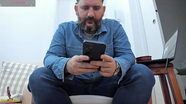 Snapshot of Maxi_TheBigDaddy chatting on January 4, 4:32 pm Maxi TheBigDaddy online show from January 4, 4:32 pm