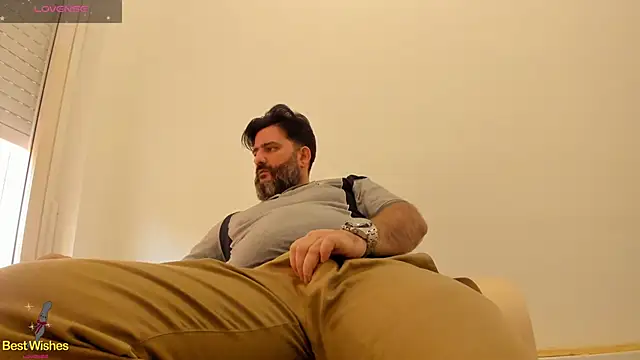 Snapshot of Maxi_TheBigDaddy chatting on January 13, 12:13 pm Maxi TheBigDaddy online show from January 13, 12:13 pm