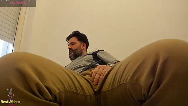 Snapshot of Maxi_TheBigDaddy chatting on January 13, 3:15 pm Maxi TheBigDaddy online show from January 13, 3:15 pm