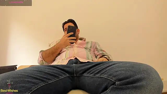 Snapshot of Maxi_TheBigDaddy chatting on January 17, 10:11 am Maxi TheBigDaddy online show from January 17, 10:11 am