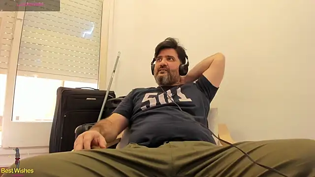 Snapshot of Maxi_TheBigDaddy chatting on January 25, 2:47 pm Maxi TheBigDaddy online show from January 25, 2:47 pm