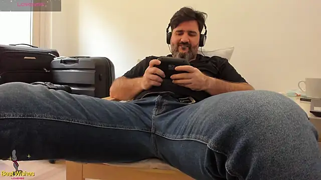 Snapshot of Maxi_TheBigDaddy chatting on January 28, 1:59 pm Maxi TheBigDaddy online show from January 28, 1:59 pm