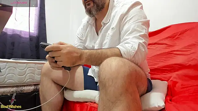 Snapshot of Maxi_TheBigDaddy chatting on February 3, 2:02 pm Maxi TheBigDaddy online show from February 3, 2:02 pm