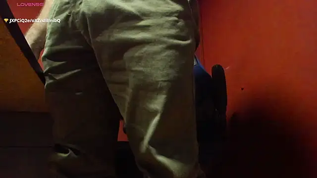 Snapshot of Maxi_TheBigDaddy chatting on February 24, 8:25 pm Maxi TheBigDaddy online show from February 24, 8:25 pm