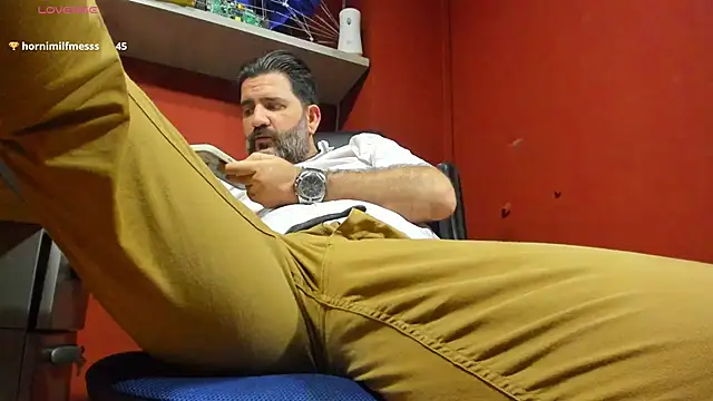 Snapshot of Maxi_TheBigDaddy chatting on February 25, 6:31 pm Maxi TheBigDaddy online show from February 25, 6:31 pm