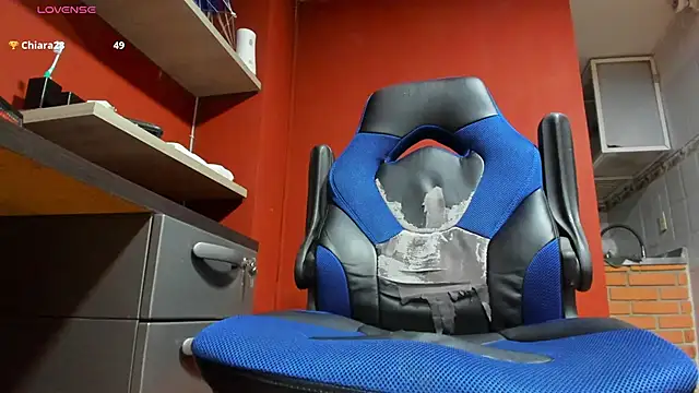 Snapshot of Maxi_TheBigDaddy chatting on March 6, 7:32 pm Maxi TheBigDaddy online show from March 6, 7:32 pm