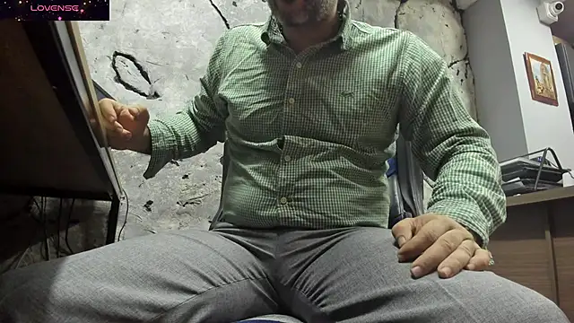 Snapshot of Maxi_TheBigDaddy chatting on September 14, 1:43 pm Maxi TheBigDaddy online show from September 14, 1:43 pm