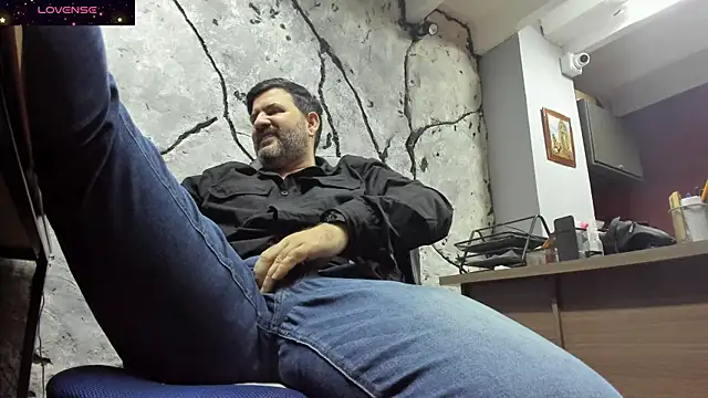 Snapshot of Maxi_TheBigDaddy chatting on September 18, 3:25 pm Maxi TheBigDaddy online show from September 18, 3:25 pm