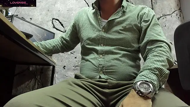 Snapshot of Maxi_TheBigDaddy chatting on September 23, 10:51 am Maxi TheBigDaddy online show from September 23, 10:51 am