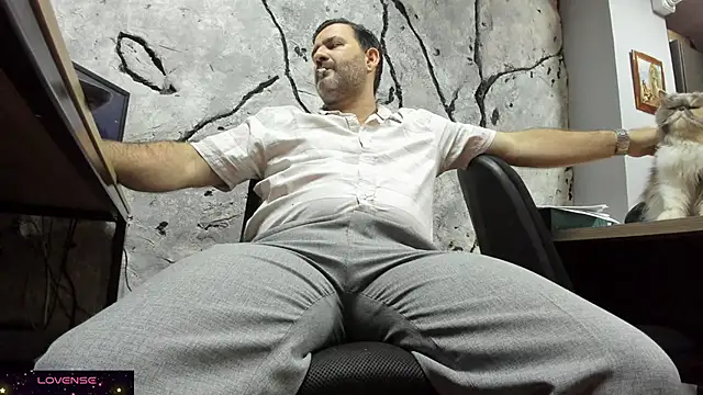 Snapshot of Maxi_TheBigDaddy chatting on September 25, 10:19 am Maxi TheBigDaddy online show from September 25, 10:19 am