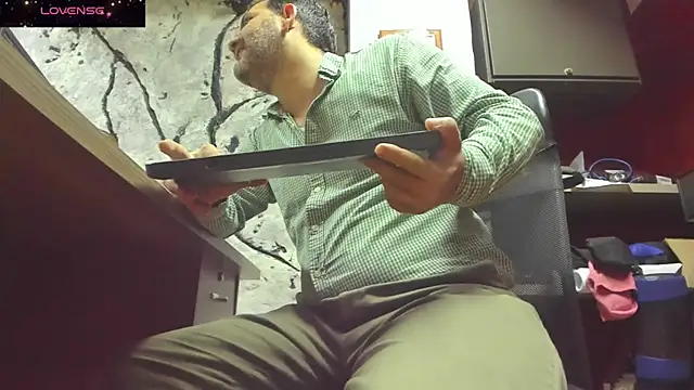 Snapshot of Maxi_TheBigDaddy chatting on September 26, 10:41 am Maxi TheBigDaddy online show from September 26, 10:41 am