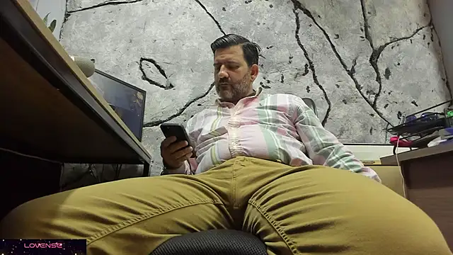 Snapshot of Maxi_TheBigDaddy chatting on October 2, 4:36 pm Maxi TheBigDaddy online show from October 2, 4:36 pm