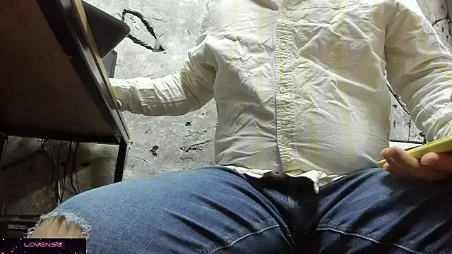 Snapshot of Maxi_TheBigDaddy chatting on October 12, 1:21 pm Maxi TheBigDaddy online show from October 12, 1:21 pm