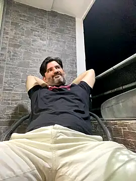 Snapshot of Maxi_TheBigDaddy chatting on November 22, 3:49 am Maxi TheBigDaddy online show from November 22, 3:49 am