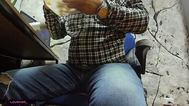 Snapshot of Maxi_TheBigDaddy chatting on November 27, 5:15 pm Maxi TheBigDaddy online show from November 27, 5:15 pm