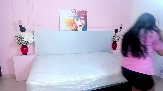 LyndaKimm online show from February 21, 12:05 am