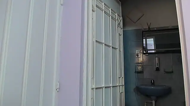 Snapshot of LilaSuni chatting on October 20, 6:19 pm LilaSuni online show from October 20, 6:19 pm