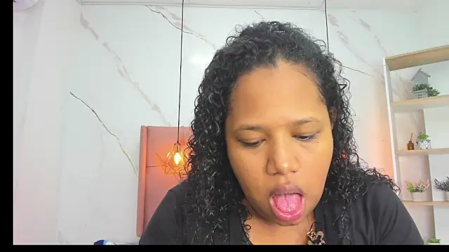 Snapshot of Belle_Brunette chatting on April 14, 12:22 pm Belle Brunette online show from April 14, 12:22 pm