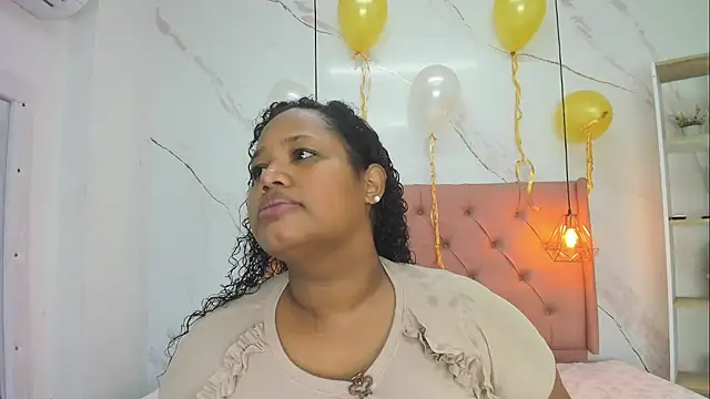 Snapshot of Belle_Brunette chatting on April 27, 12:03 pm Belle Brunette online show from April 27, 12:03 pm