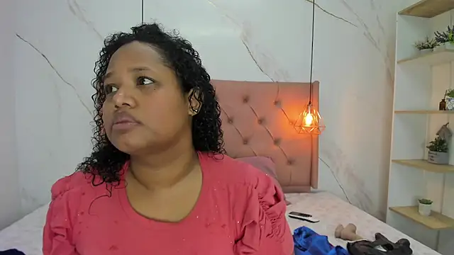 Snapshot of Belle_Brunette chatting on May 12, 12:02 pm Belle Brunette online show from May 12, 12:02 pm