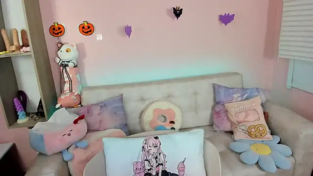 Snapshot of tinysara chatting on October 5, 4:27 pm tinysara online show from October 5, 4:27 pm