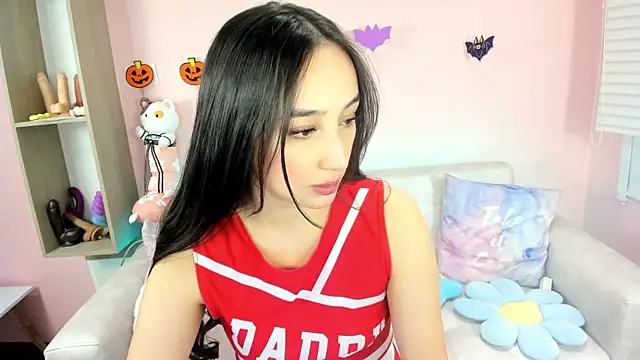 Snapshot of tinysara chatting on October 6, 4:26 pm tinysara online show from October 6, 4:26 pm