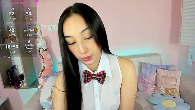 Snapshot of tinysara chatting on December 4, 4:38 pm tinysara online show from December 4, 4:38 pm