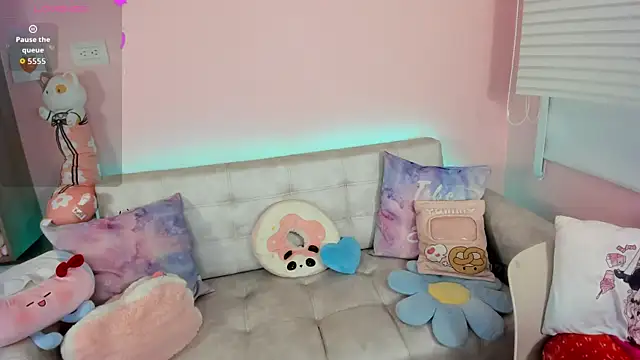 Snapshot of tinysara chatting on December 5, 4:36 pm tinysara online show from December 5, 4:36 pm