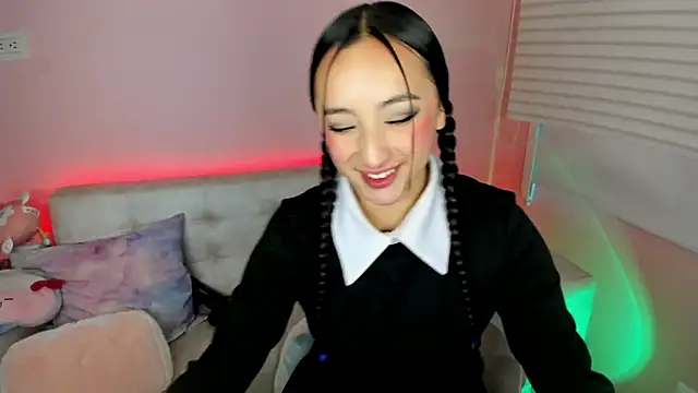 tinysara online show from June 6, 4:23 pm