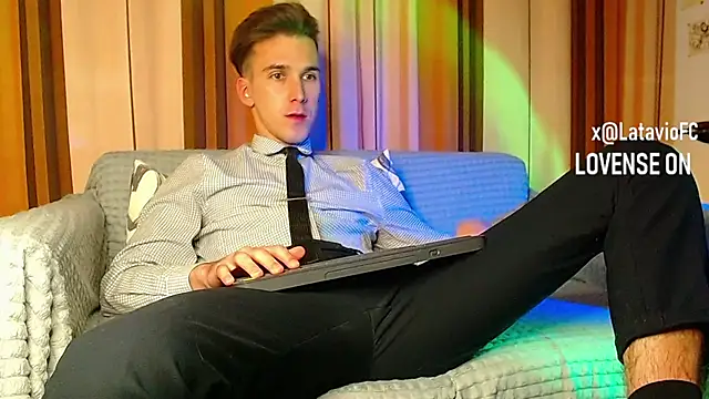 Midnighter  online show from November 20, 5:01 pm