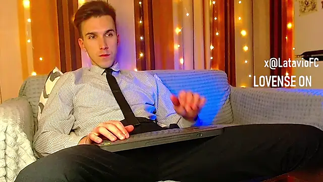 Snapshot of Midnighter_ chatting on December 21, 11:01 pm Midnighter online show from December 21, 11:01 pm