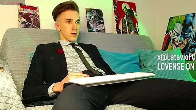 Snapshot of Midnighter_ chatting on March 13, 10:11 am Midnighter online show from March 13, 10:11 am