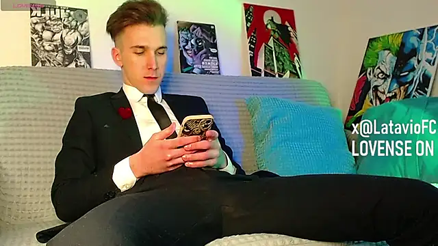 Snapshot of Midnighter_ chatting on March 15, 11:05 am Midnighter online show from March 15, 11:05 am